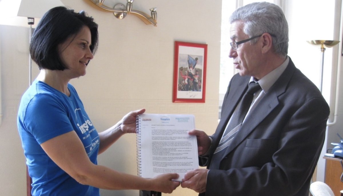 Remise de la pétition Inspire au sous-préfet